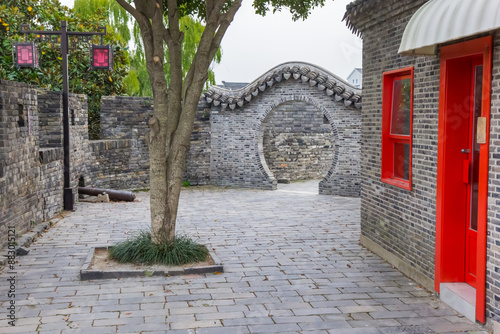 Obraz na płótnie Round gate on the city wall of Panmen scenic area in Suzhou, China w salonie