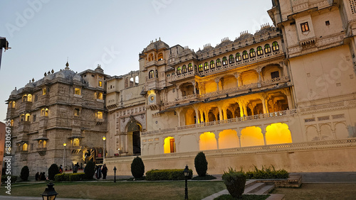 A picture of a building in Udaipur palace which shows the beautiful architecture high is unique to Rajasthan photo