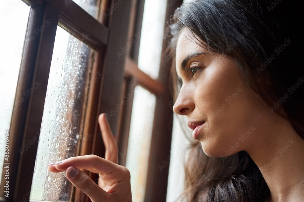 © Penn/peopleimages.com - Thinking, lonely and woman in window by rain, winter weather and water with drops for gloomy atmosphere. Home, sad and female person with seasonal affective disorder, low energy and climate change © Penn/peopleimages.com - Thinking, lonely and woman in window by rain, winter weather and water with drops for gloomy atmosphere. Home, sad and female person with seasonal affective disorder, low energy and climate change