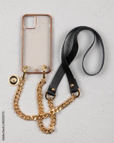 Elegant Black Leather and Gold Chain Handbag Strap - Versatile Accessory for Modern Purse Customization and Style Enhancement with Contrasting Materials
