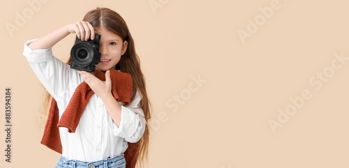 Cute little photographer ho...
