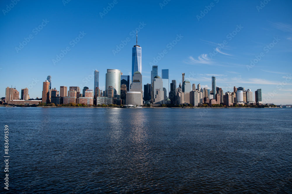 Obraz premium Manhattan's beautiful skyline, New York, United States. Panorama view of New York city skyline in Midtown Manhattan. USA NYC. American big city. Lower Manhattan skyline at sunny day.