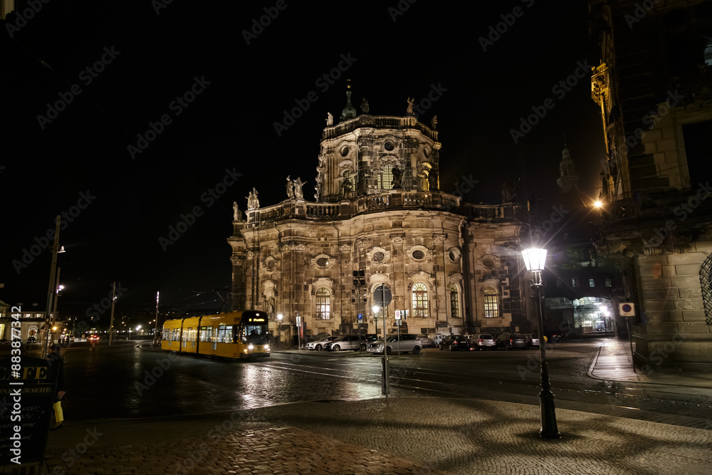 Fototapeta premium Dresden, the Florence on the Elbe by night.