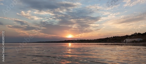 Obraz na płótnie sunset over the river w salonie