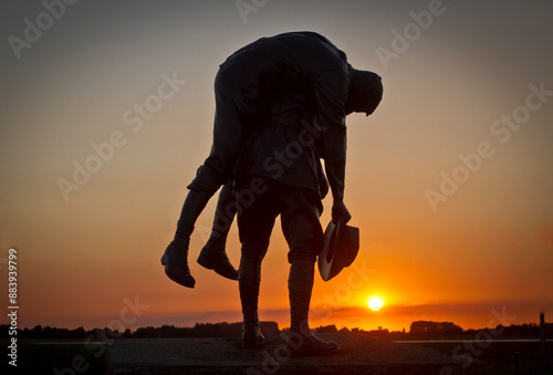 Photos World War One history : epic sunset on Australian Memorial, symbol of courage and heroism