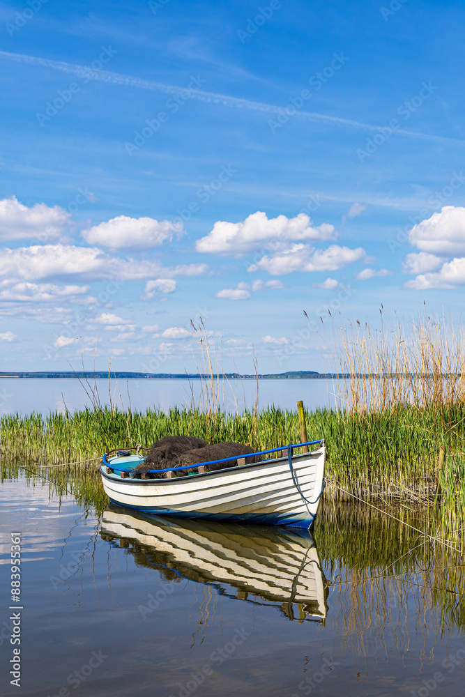 Fischerboot am Achterwasser bei Warthe auf der Insel Usedom Fischerboot am Achterwasser bei Warthe auf der Insel Usedom