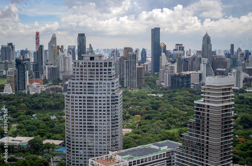 Obraz na płótnie Bangkok's Cityscape with skyline buildings and Lumpini Park, Thailand w salonie