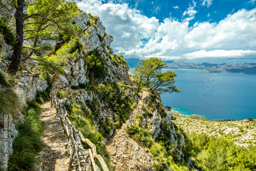 Wallpaper Mural Wanderung zum Berg und Aussichtspunkt Talaia d'Alcúdia
 mit einen fantastischen Ausblick auf die Bucht von Alcúdia auf der Balleareninsel Mallorca - Spanien Torontodigital.ca
