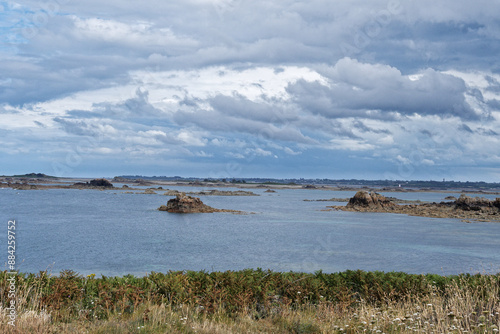 Plougrescant (côte d'Armor) : paysages maritimes et cote sauvage du gouffre de plougrescant photo