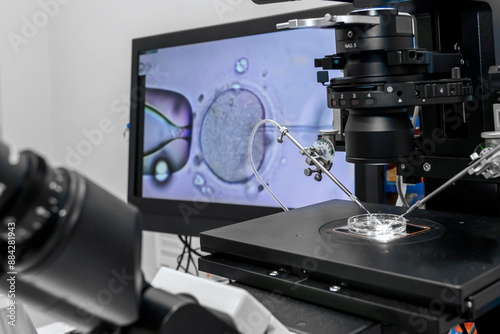 Obraz na płótnie Modern IVF micromanipulator with Petri Dish in the laboratory of the in vitro fertilization