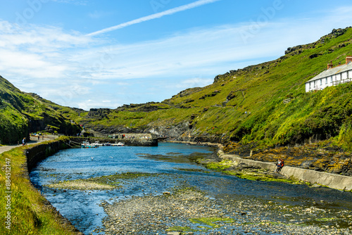 Entdeckungstour durch die kleine Hafenstadt Boscastle an der Westküste im wunderschönen Cornwall - Vereinigtes Königreich photo