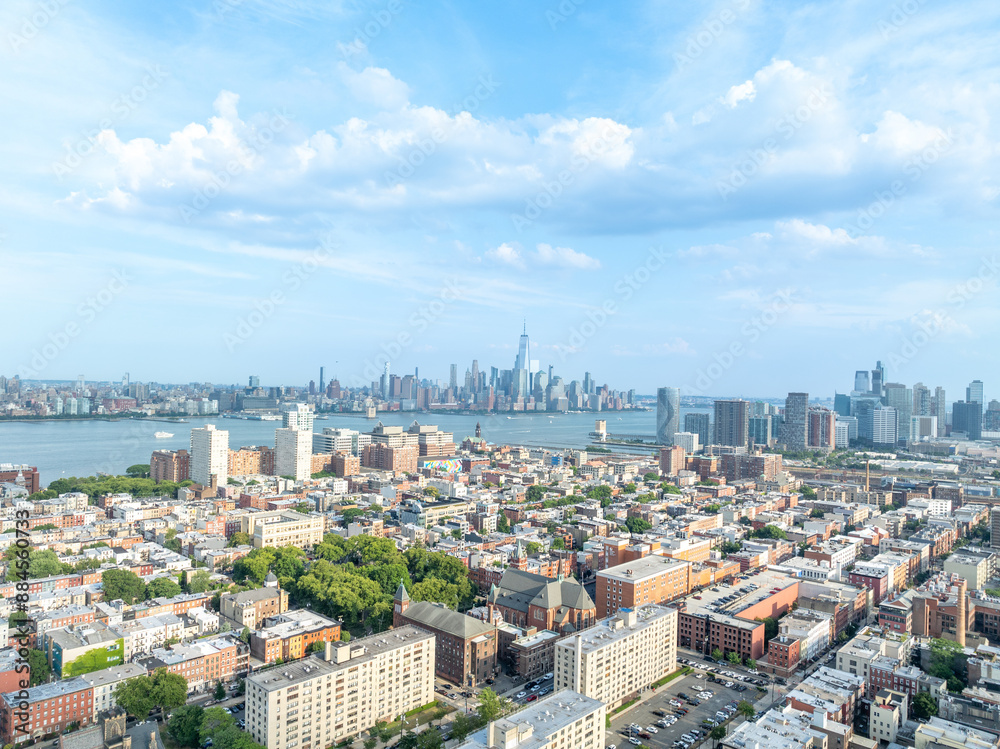 Obraz premium Aerial View of Hoboken downtown and Manhattan Skyline on the background.