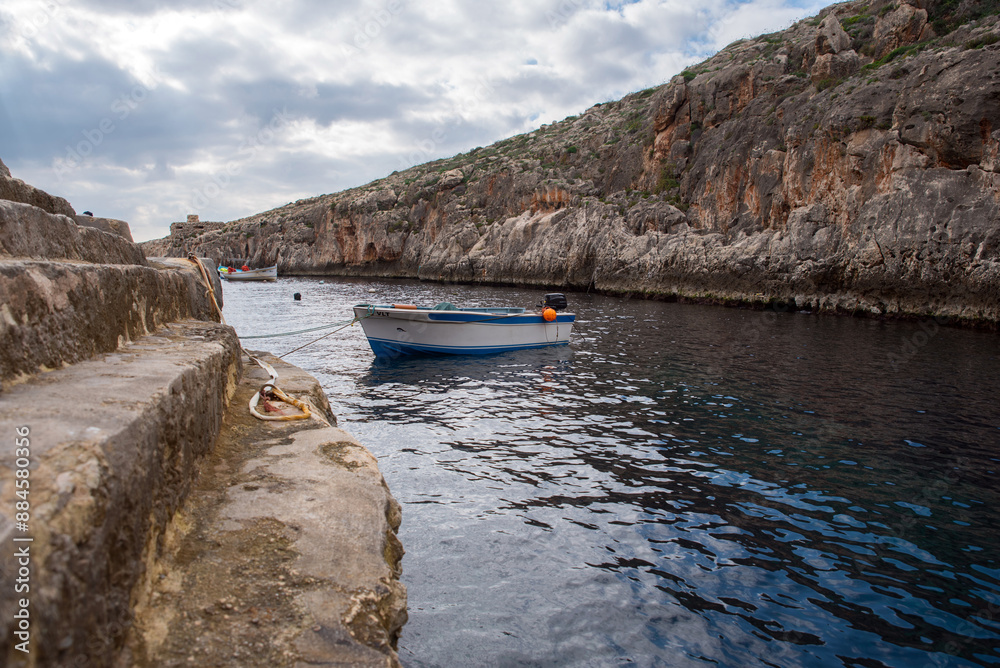 Fototapeta premium Boat for excursions to Blue Grotto on a cloudy day