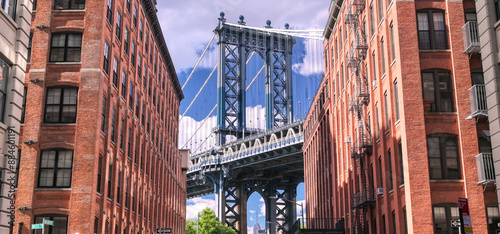 Obraz na płótnie The Manhattan Bridge from Dumbo, Brooklyin, New York w salonie