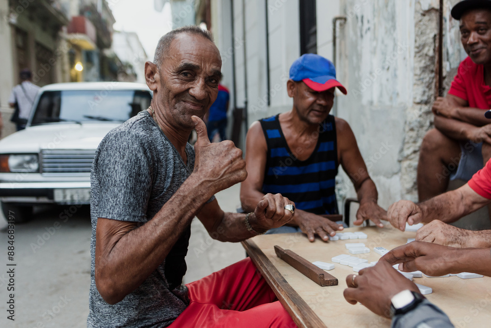 Φωτογραφία Latin group of elderly men playing dominoes in Old Havana Cuba, Caribbean black