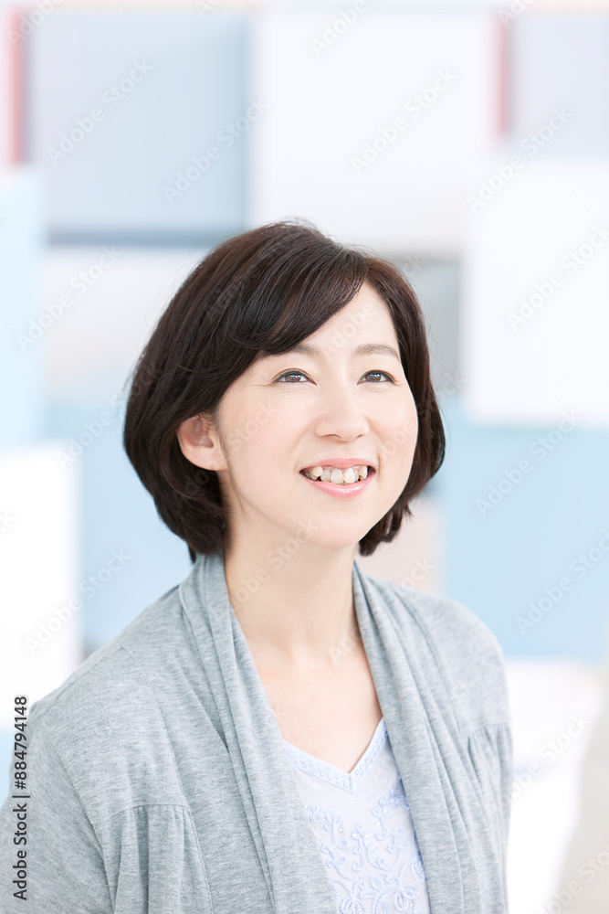 笑顔の中年女性 笑顔の中年女性