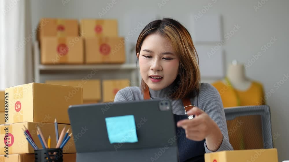 SME entrepreneur Small business entrepreneurs Online selling ideas,Happy Young Asian business owner work on computer and a boxs at home,delivery SME procurement package box deliver to customers. SME entrepreneur Small business entrepreneurs Online selling ideas,Happy Young Asian business owner work on computer and a boxs at home,delivery SME procurement package box deliver to customers.