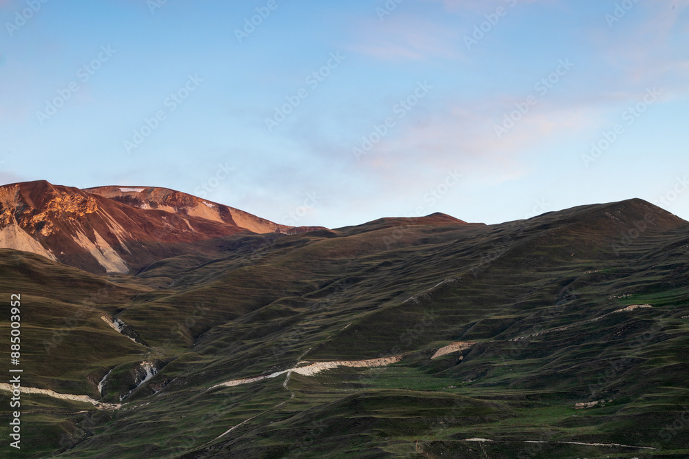 Obraz premium Mountains on Kazenoy Am Lake, Chechnya