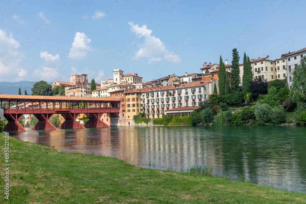 Obraz premium historic skyline of Bassano del Grappa with the Old wooden Bridge, also called ponte degli Alpini, Italy