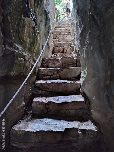 Obraz na płótnie Morigerati - Scala di uscita della Grotta del Bussento w salonie