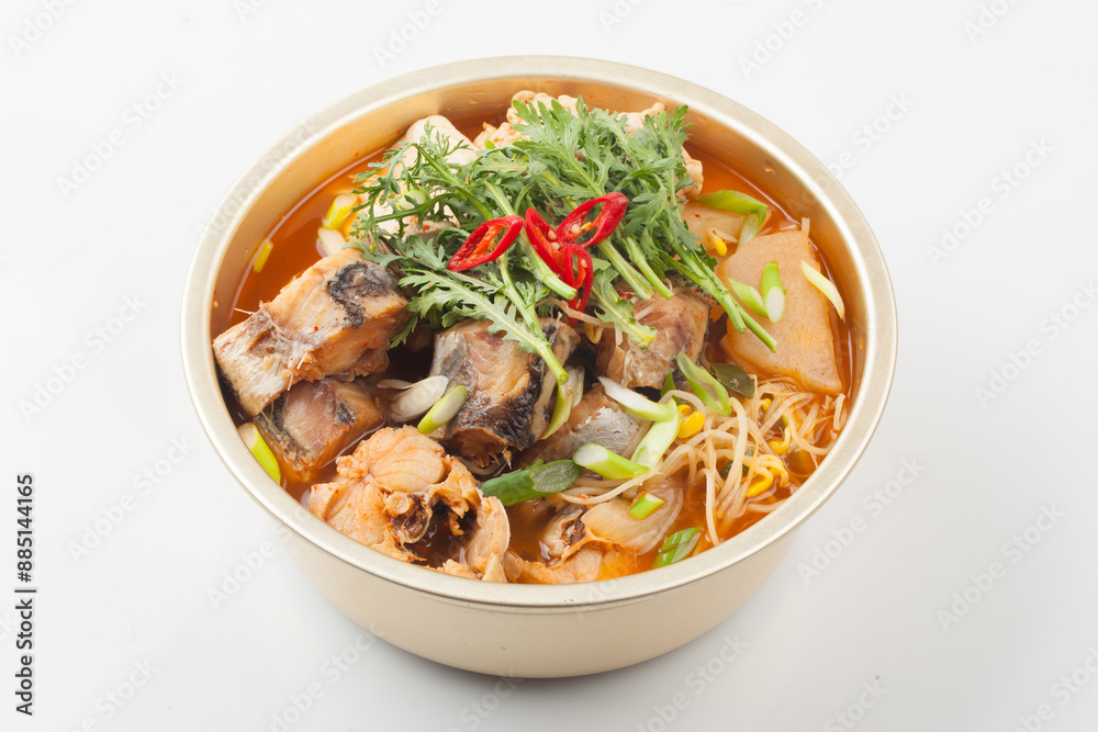 A spicy food made by boiling winter vegetables with radish, vegetables, tofu, and various seasonings. A spicy food made by boiling winter vegetables with radish, vegetables, tofu, and various seasonings.