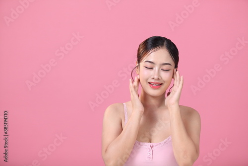 Obraz na płótnie Beautiful young asian woman with clean fresh skin on pink background, Face and skin care w salonie