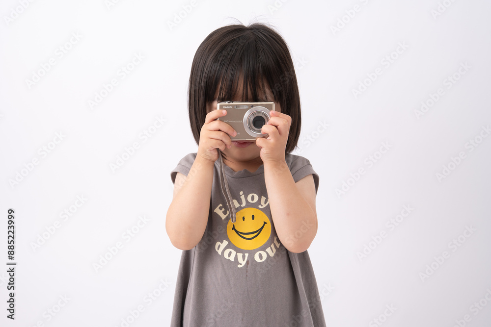 カメラを持つ女の子