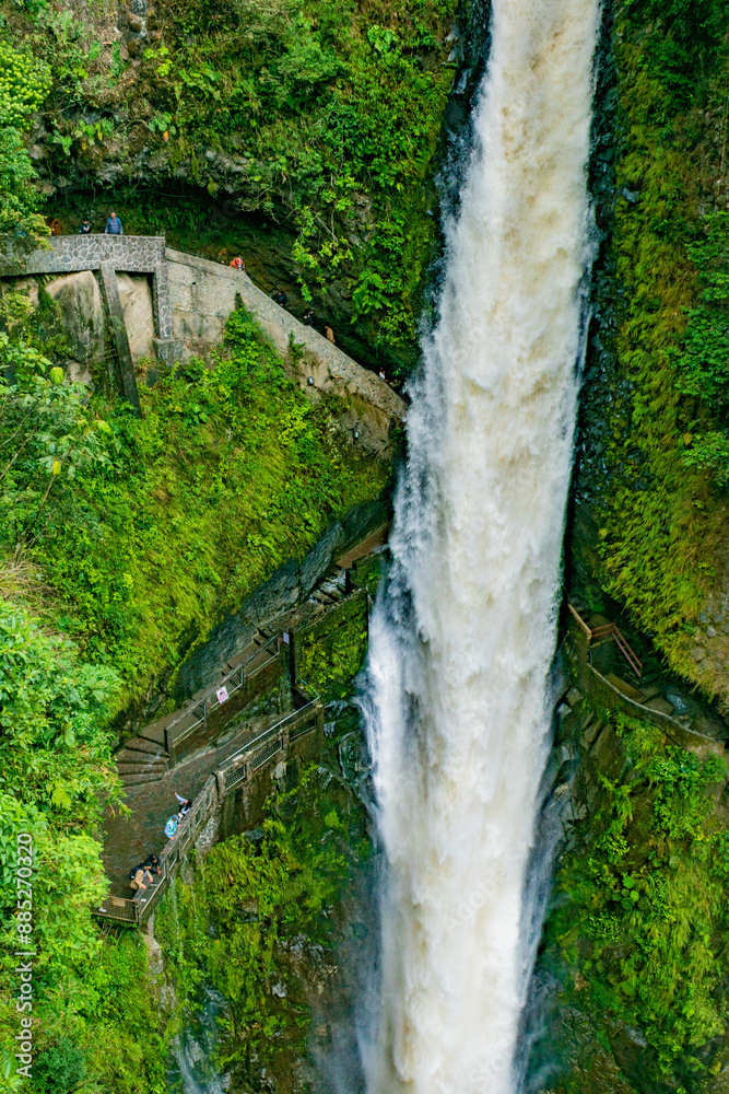 Cascada de Pailon del Diablo, ciudad de Baños
de Agua Santa, Ecuador Cascada de Pailon del Diablo, ciudad de Baños
de Agua Santa, Ecuador
