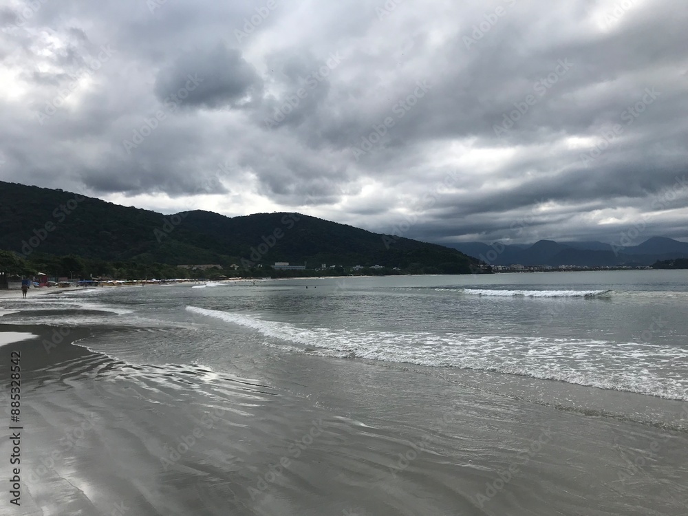 Fototapeta premium Bramatic sky over the beach