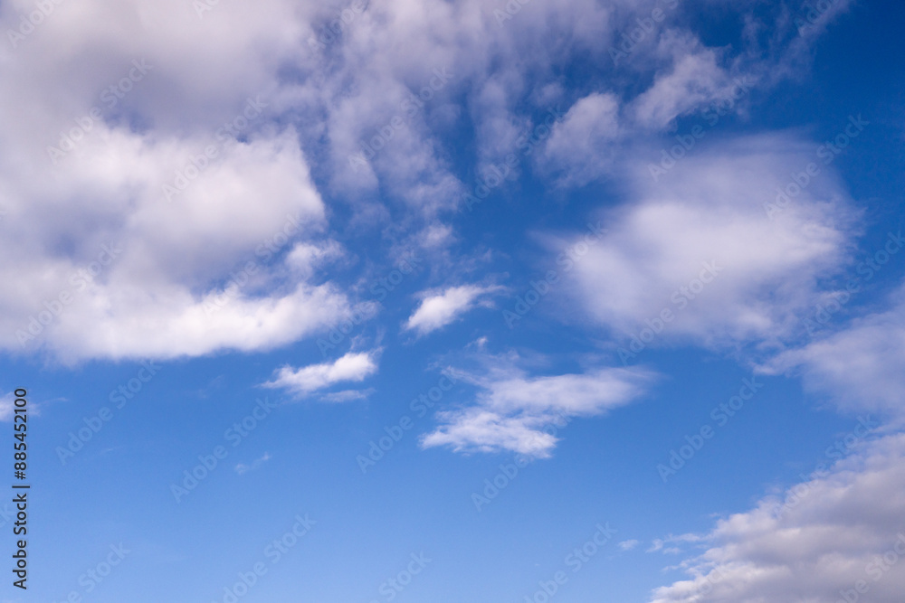 Cielo despejado con varias nubes Cielo despejado con varias nubes