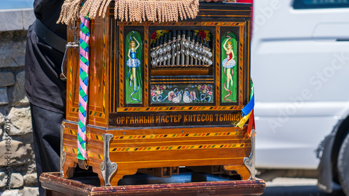 A barrel organ at georgia