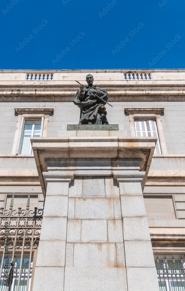Fototapeta premium Statue de San Juan de Avila, Madrid, Espagne