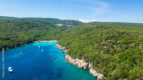 Konstfotografi An aerial view of the Blue Lagoon at Plaža Krušćica and Tarej Beach on the island of Cres, showcasing their fantastic turquoise waters and surrounding islands