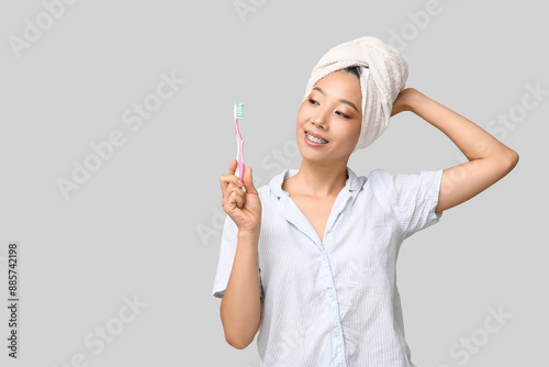 Young asian woman with brac...