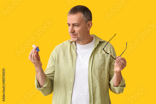 Mature man with contact len...