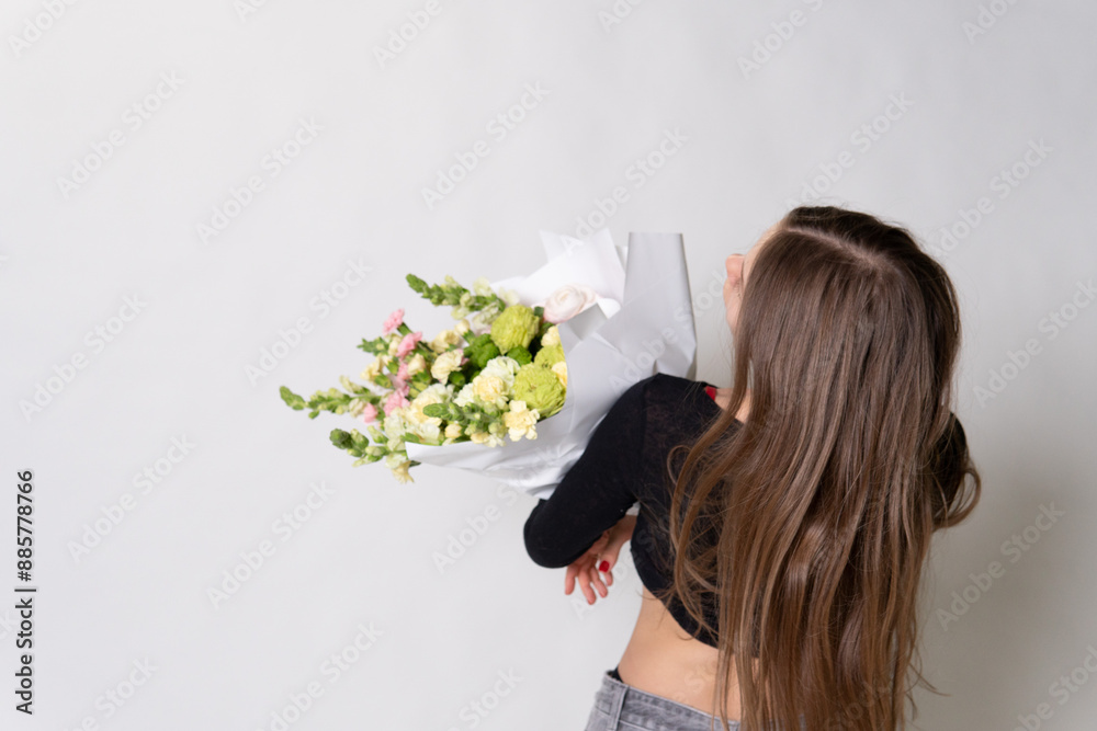 Naklejka premium happy fashion cake white hair fresh jeans girl model female flowers beautiful smile