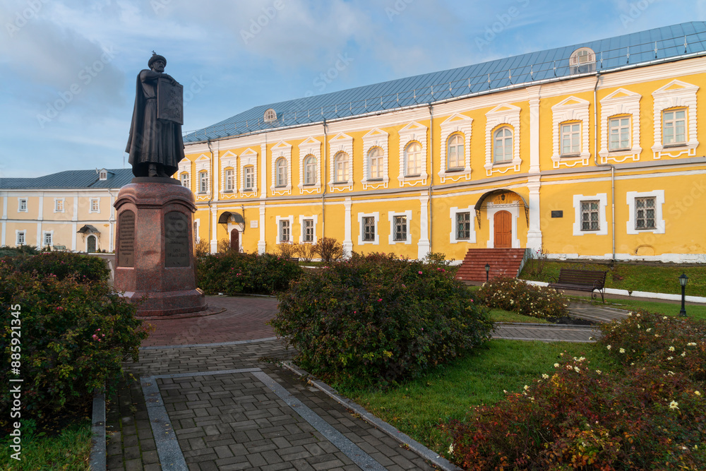 Fototapeta premium Monument to Vladimir Monomakh, founder of the Holy Dormition Cathedral in the Bishop's Yard on a sunny autumn day, Smolensk, Russia