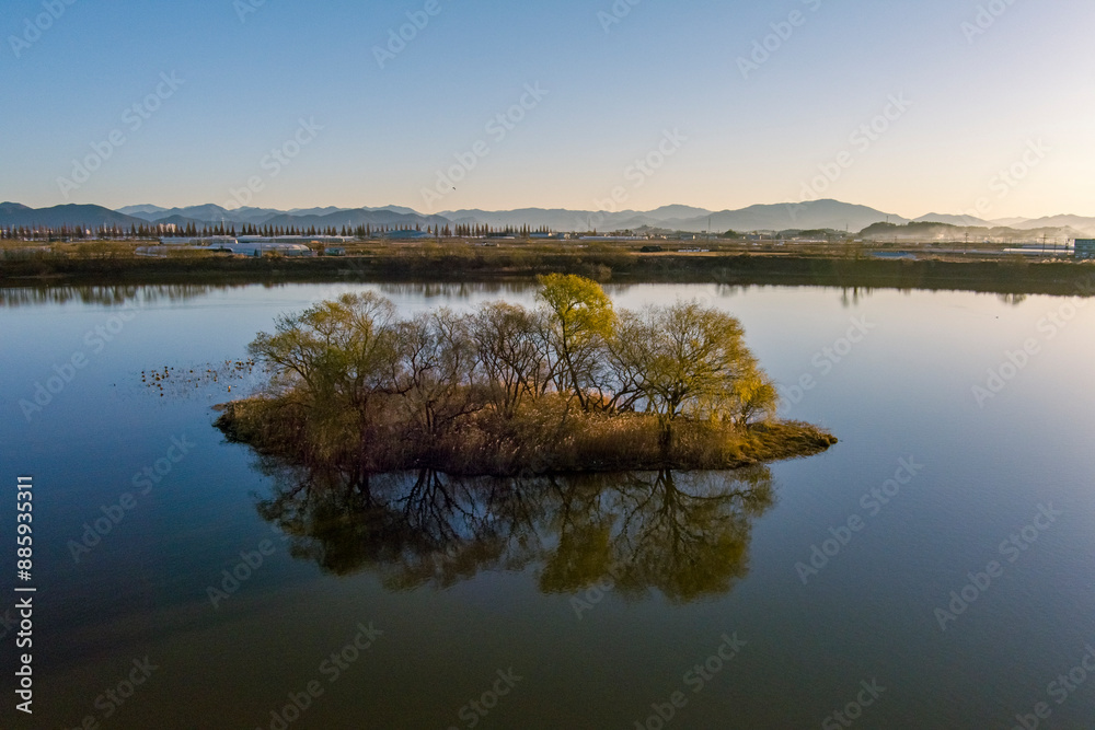 음성듣기번역하기언어전환영어
an island on a river
음성듣기번역하기언어전환영어
an island on a river