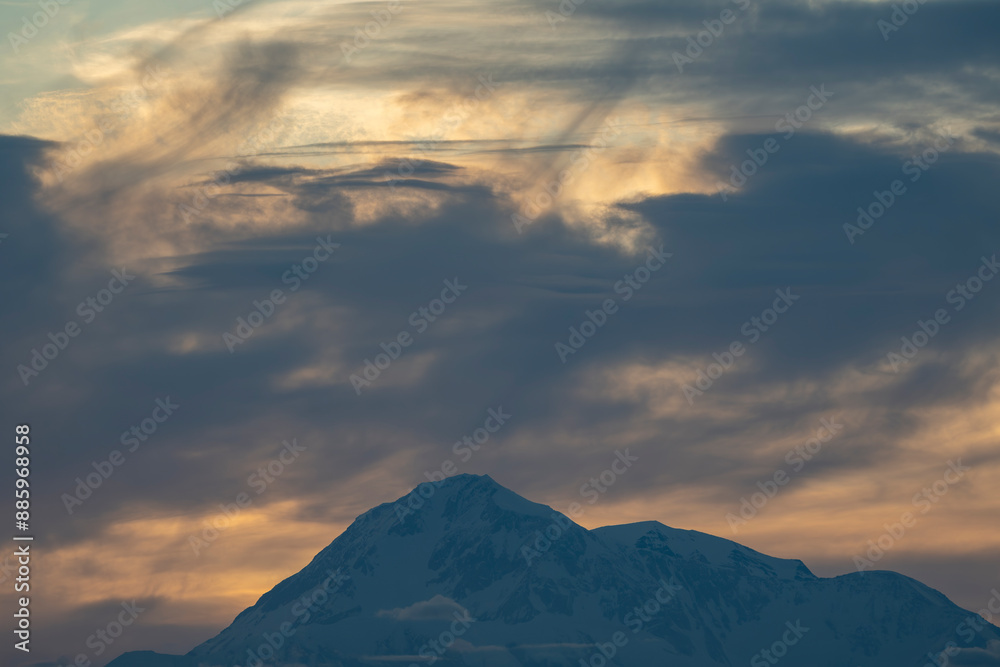 Naklejka premium Mt. Denali at Sunset