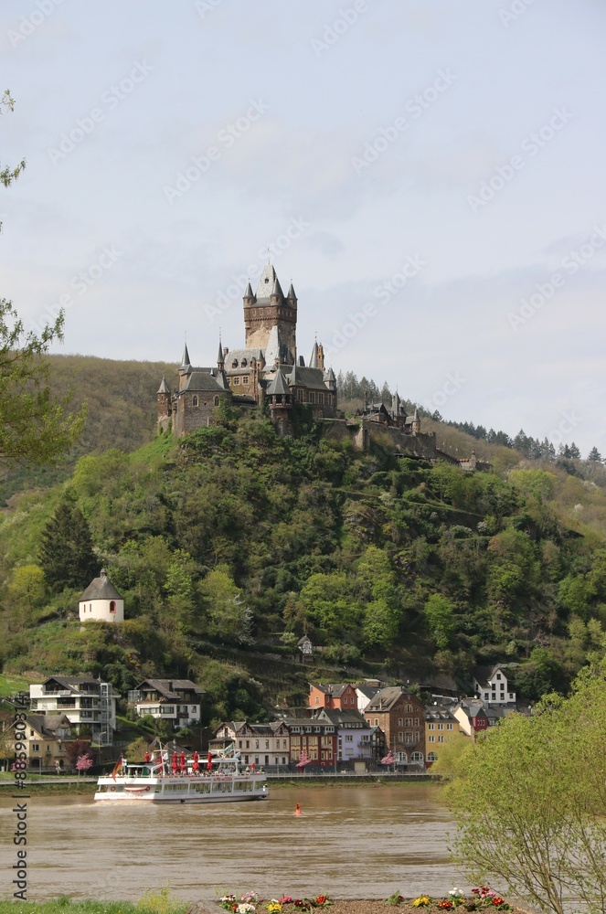 Blick auf die Reichsburg Cochem an der Mosel Blick auf die Reichsburg Cochem an der Mosel