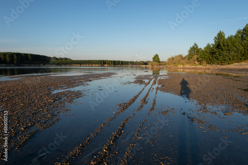 Obraz na płótnie Po river landscape view panorama water riverbed horizon w salonie