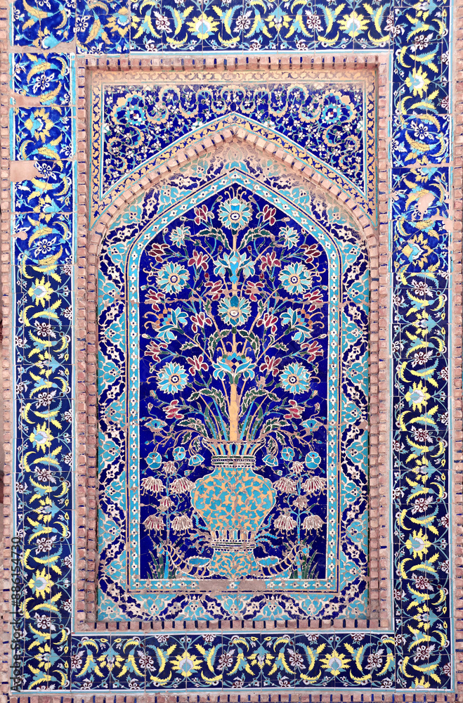 Obraz premium Vertical background with detail of ancient mosaic walls with floral and geometric ornament. Traditional tile decoration on wall, Samarkand, Uzbekistan