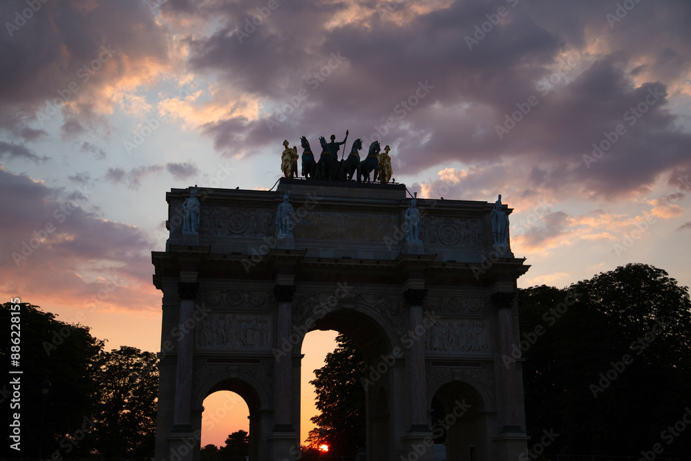 Fototapeta premium Arc de Triomphe, Louvre, Paris