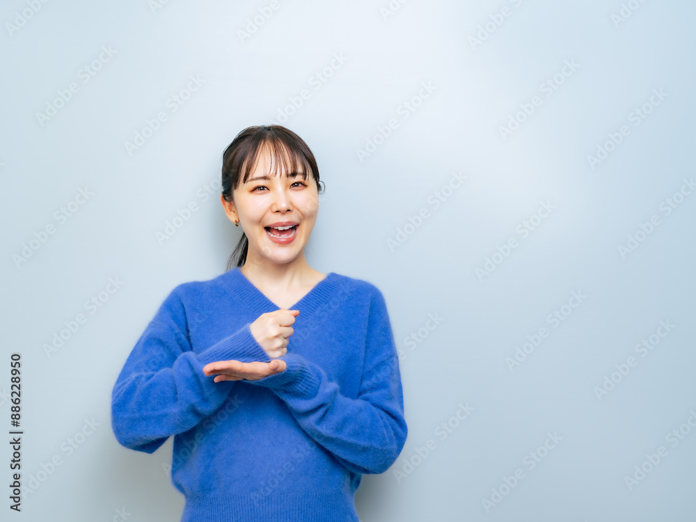 納得した表情の女性 納得した表情の女性