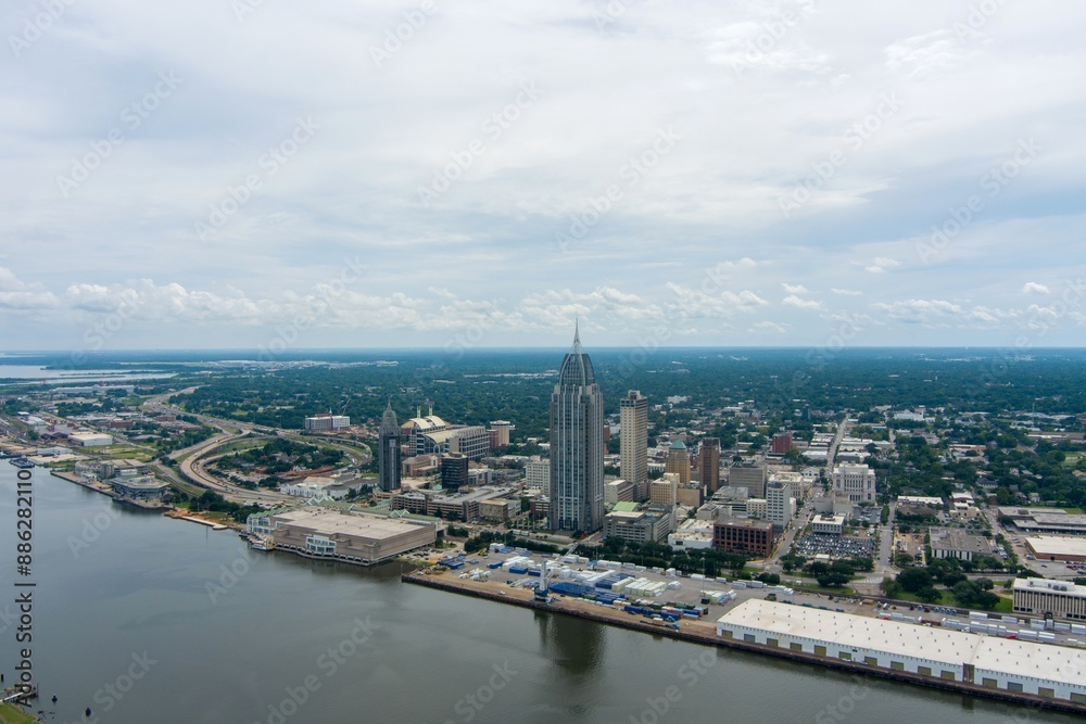 Obraz premium Downtown Mobile, Alabama waterfront skyline in July