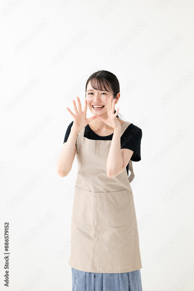 エプロン姿の女性