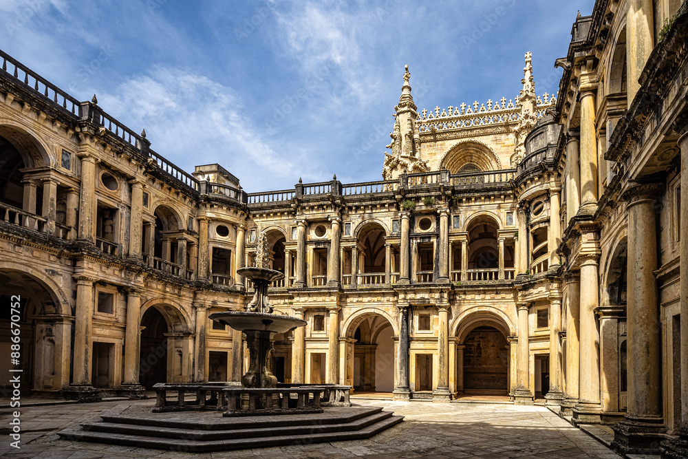 Obraz premium Main cloister of the Monastery of the Order of Christ, Convento de Cristo in Tomar, Portugal.