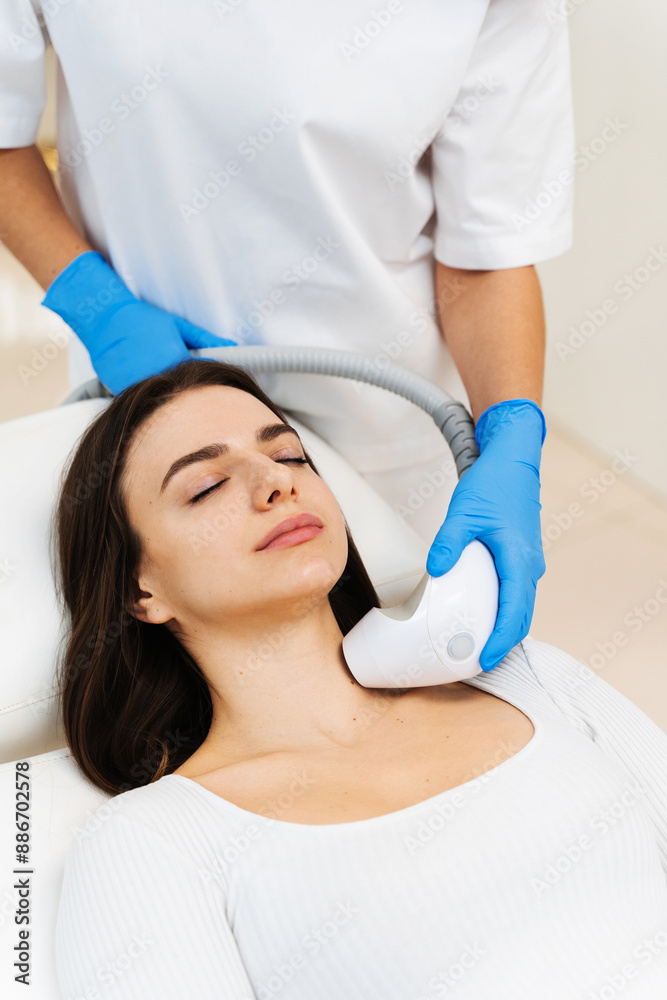 Process of needle-free rf-lifting when you need to tighten your face shape without injections. Hardware cosmetology procedure. Process of needle-free rf-lifting when you need to tighten your face shape without injections. Hardware cosmetology procedure.