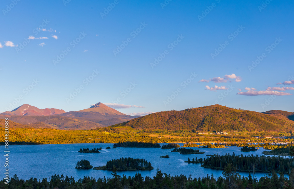 Naklejka premium Scenic View of Dillon Reservoir. Summit County, Colorado
