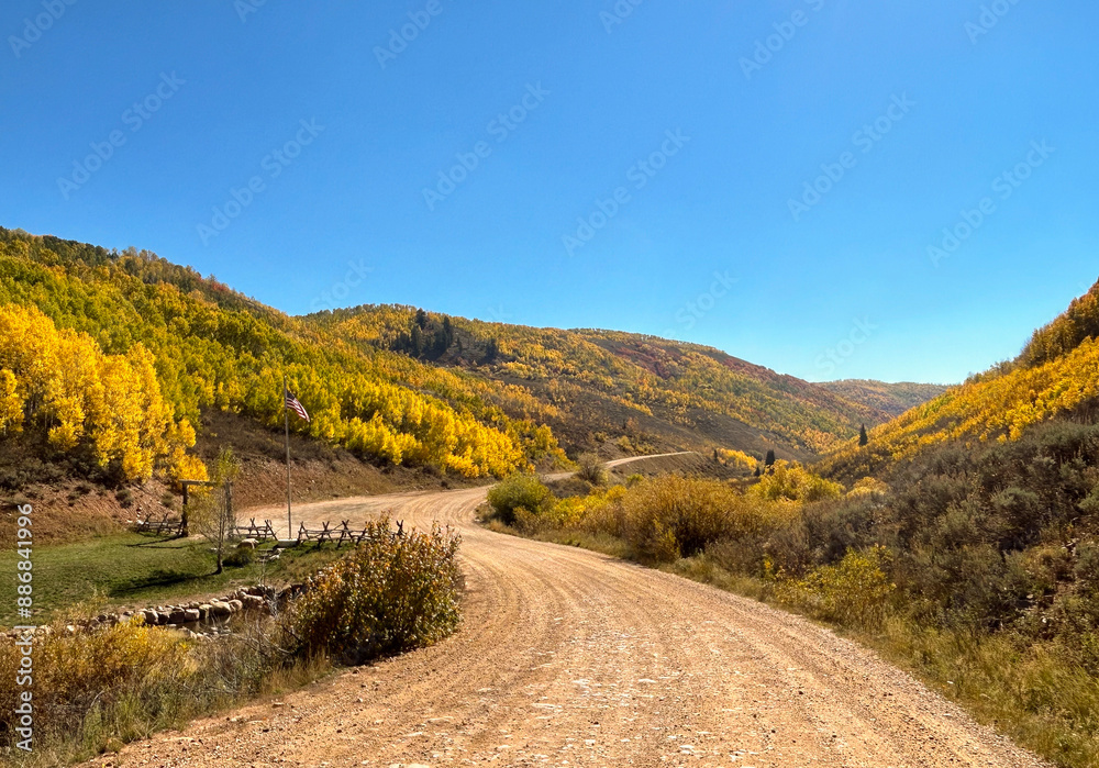 Naklejka premium Mountain Top Dirt Road in the Fall